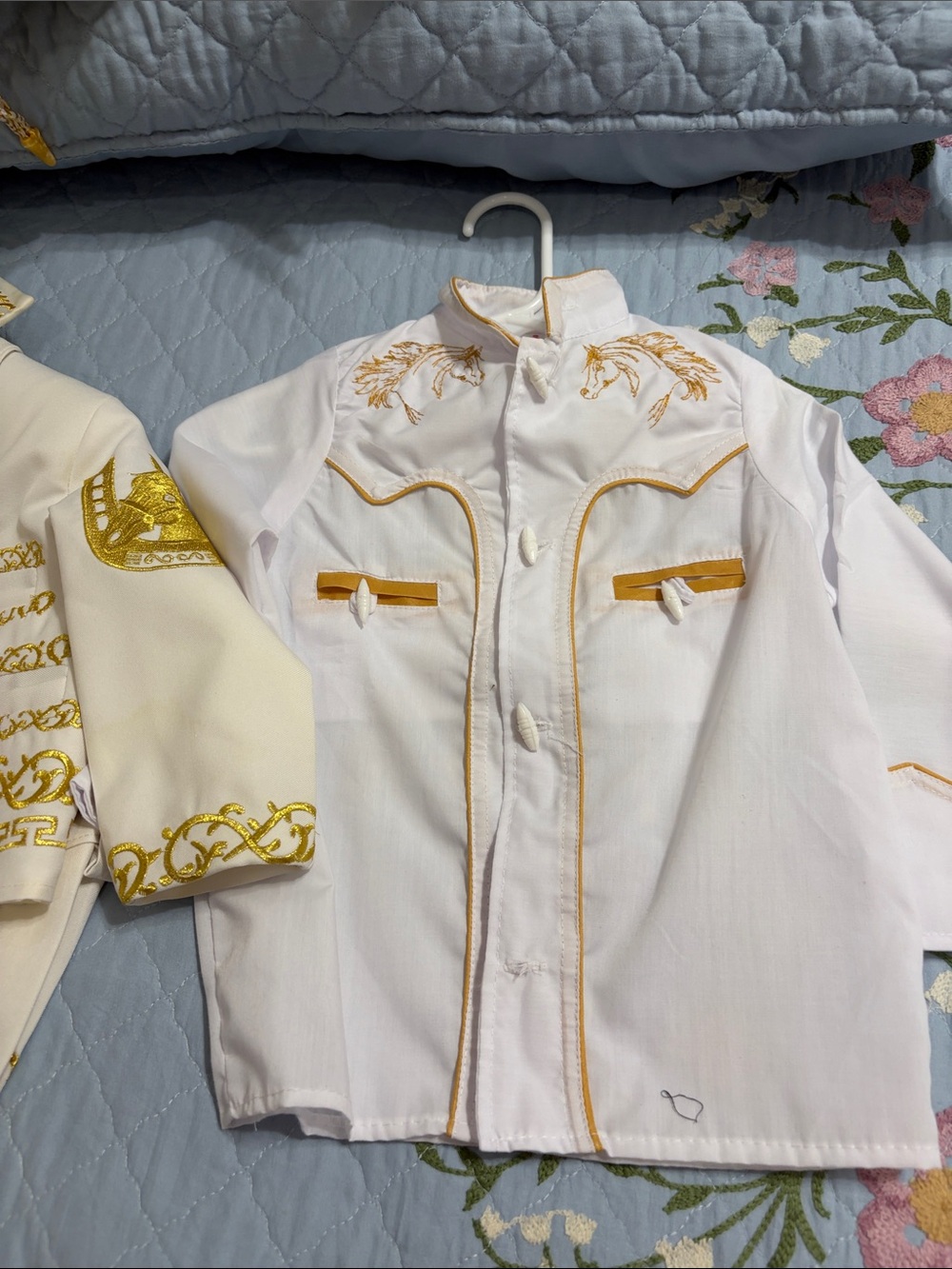 Charro Boy 8 Pc Size 2
Cream/Gold Hat BowTie Jacket Vest Shirt Pants Boots Belt - Picture 4 of 12